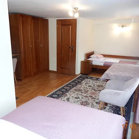 Privatunterkunft Pasja- 150 M Do Plazy